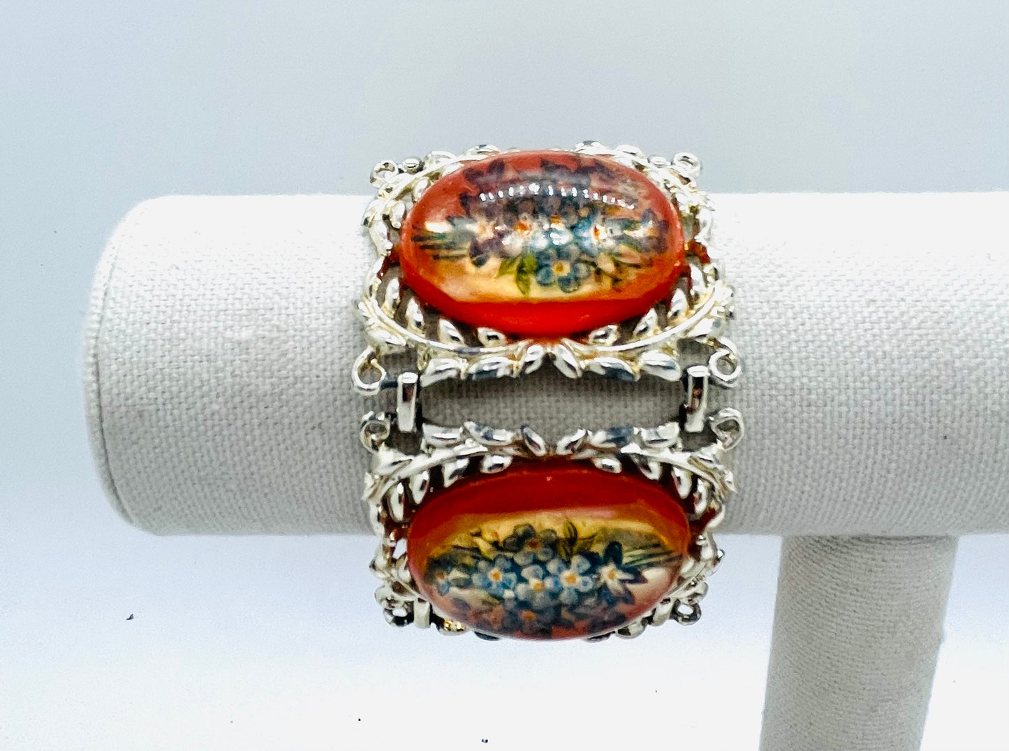 Rare Vintage Unsigned Selro Lucite Floral Silver Tone Book Panel Bracelet in Excellent Condition
