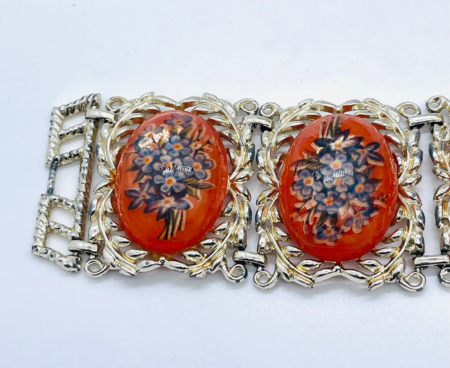 Rare Vintage Unsigned Selro Lucite Floral Silver Tone Book Panel Bracelet in Excellent Condition