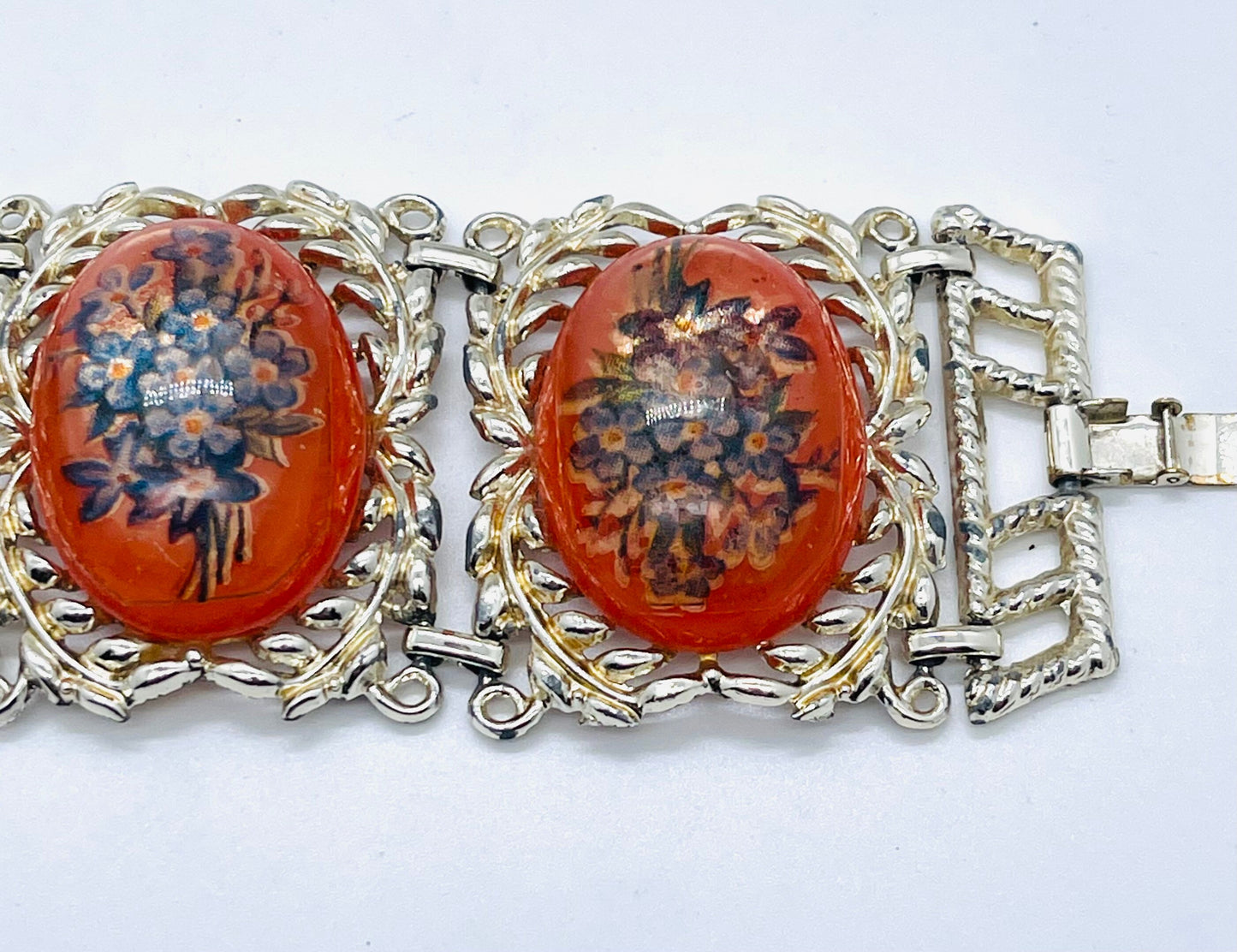 Rare Vintage Unsigned Selro Lucite Floral Silver Tone Book Panel Bracelet in Excellent Condition