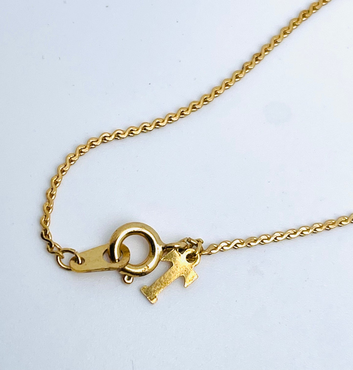 Vintage Dainty Signed TRIFARI Cameo & Goldtoned Necklace